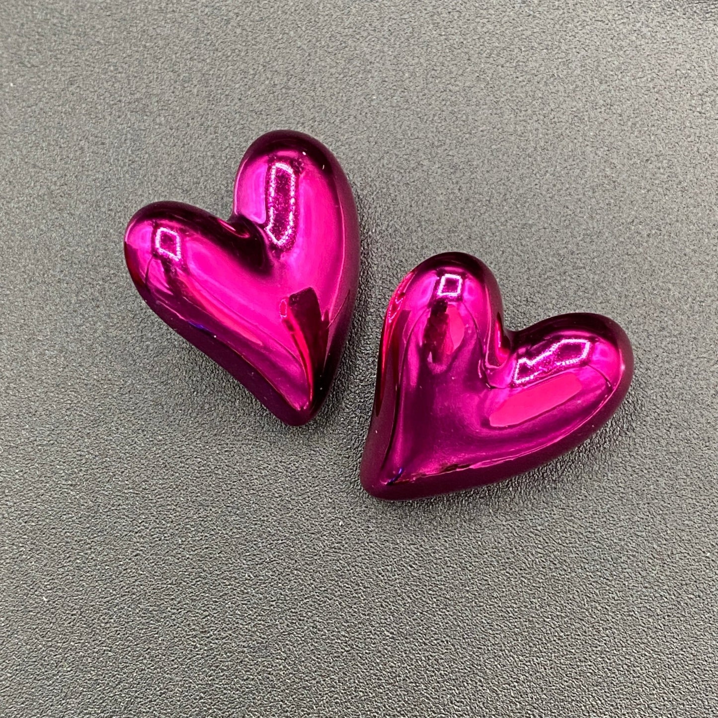 EarringsFoil Balloon-Style Witch's Heart Stud Earrings
