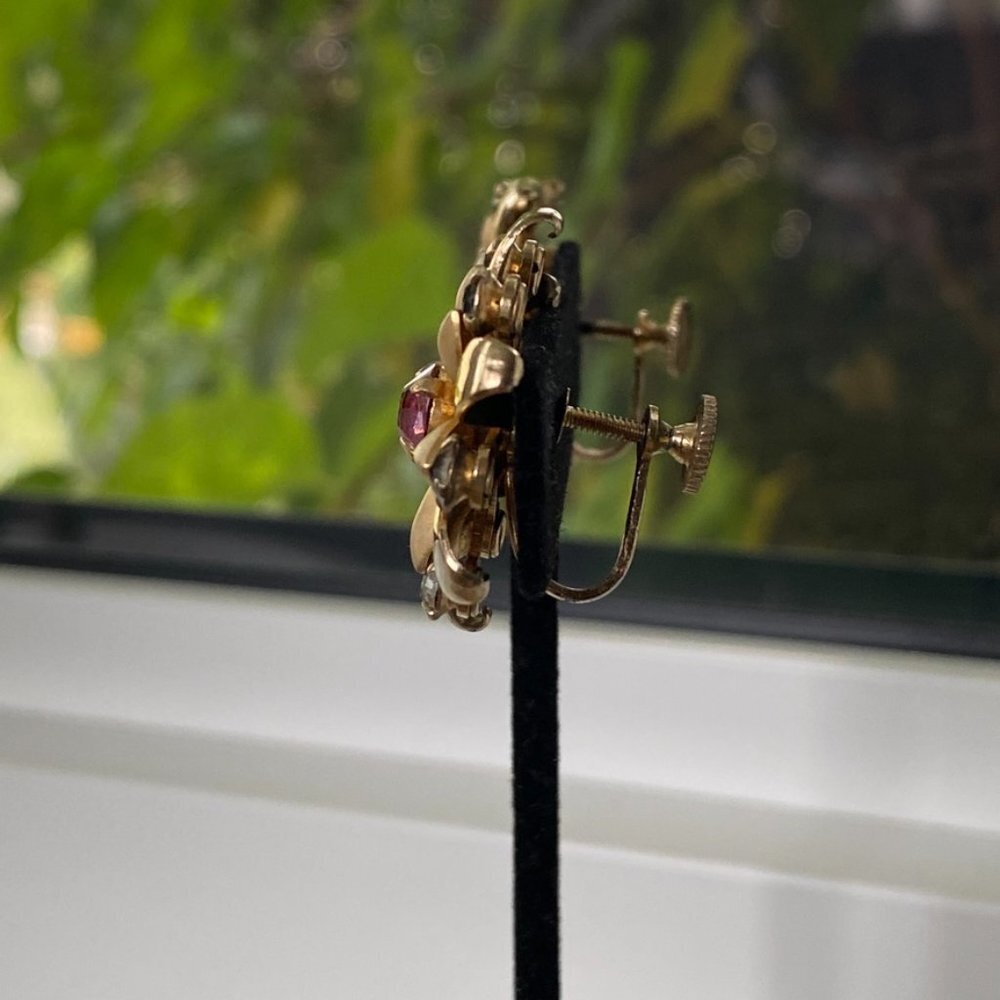 EarringsVintage 1950s Floral Rhinestone Screwback Earrings — Gold Tone