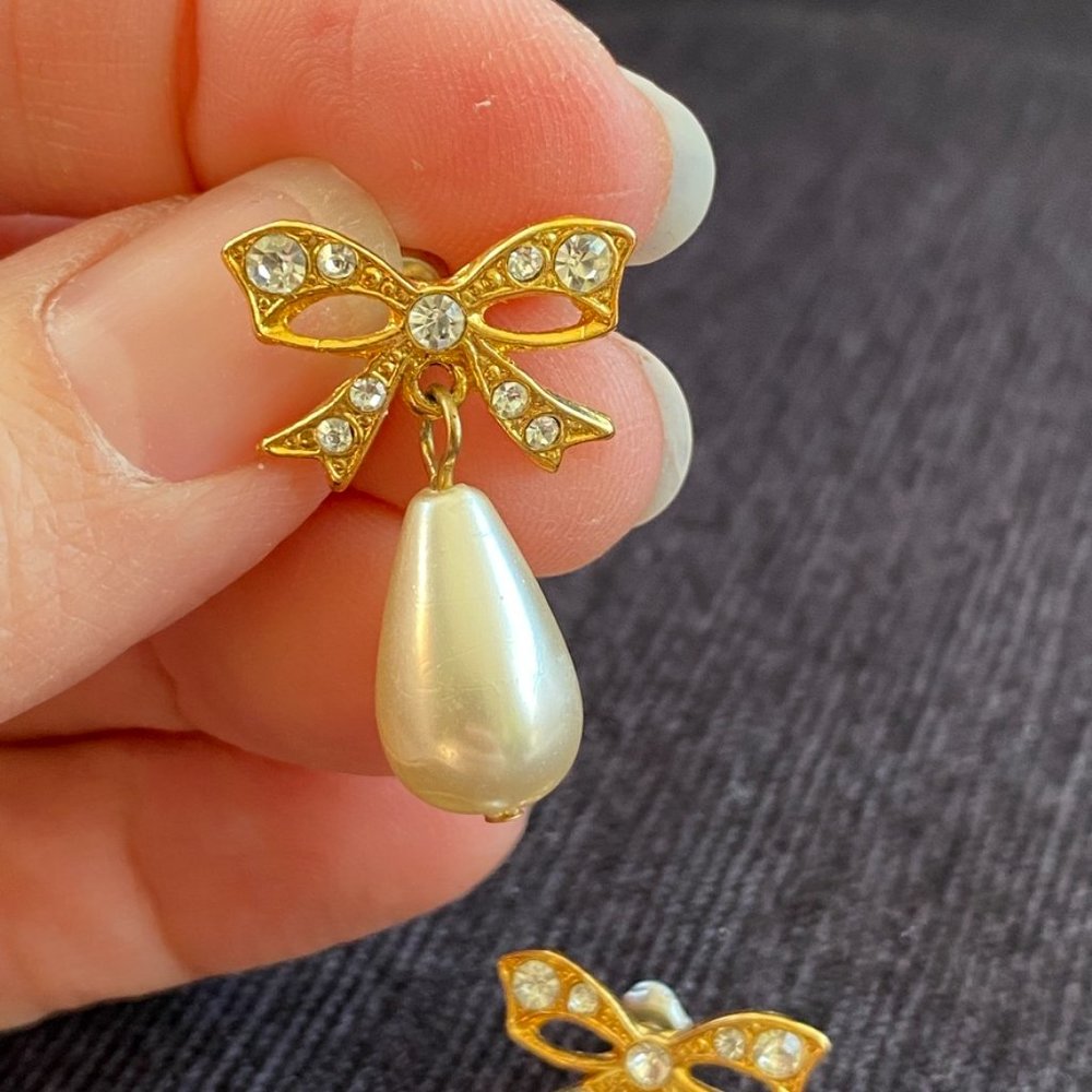 Vintage Gold Tone Rhinestone Bow and Drop Pearl Pierced Earrings New