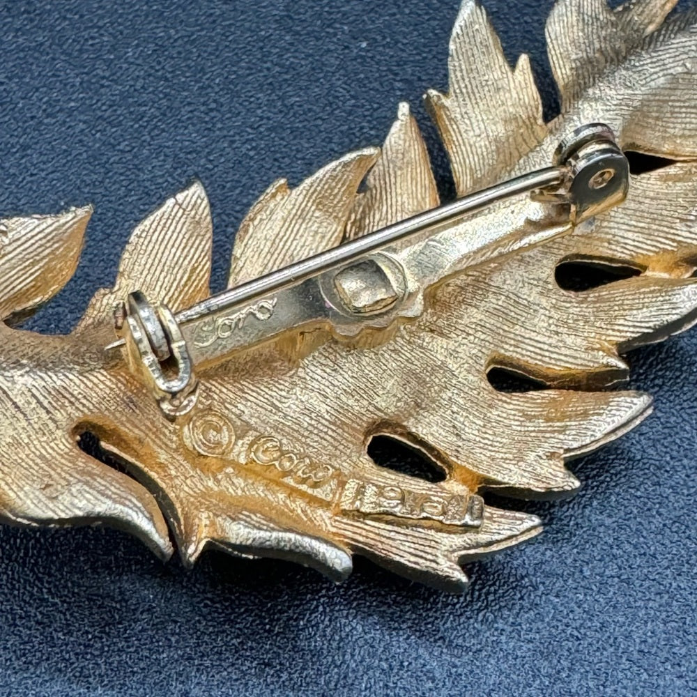 Vintage Coro 1961 Gold Tone Textured Leaf Brooch