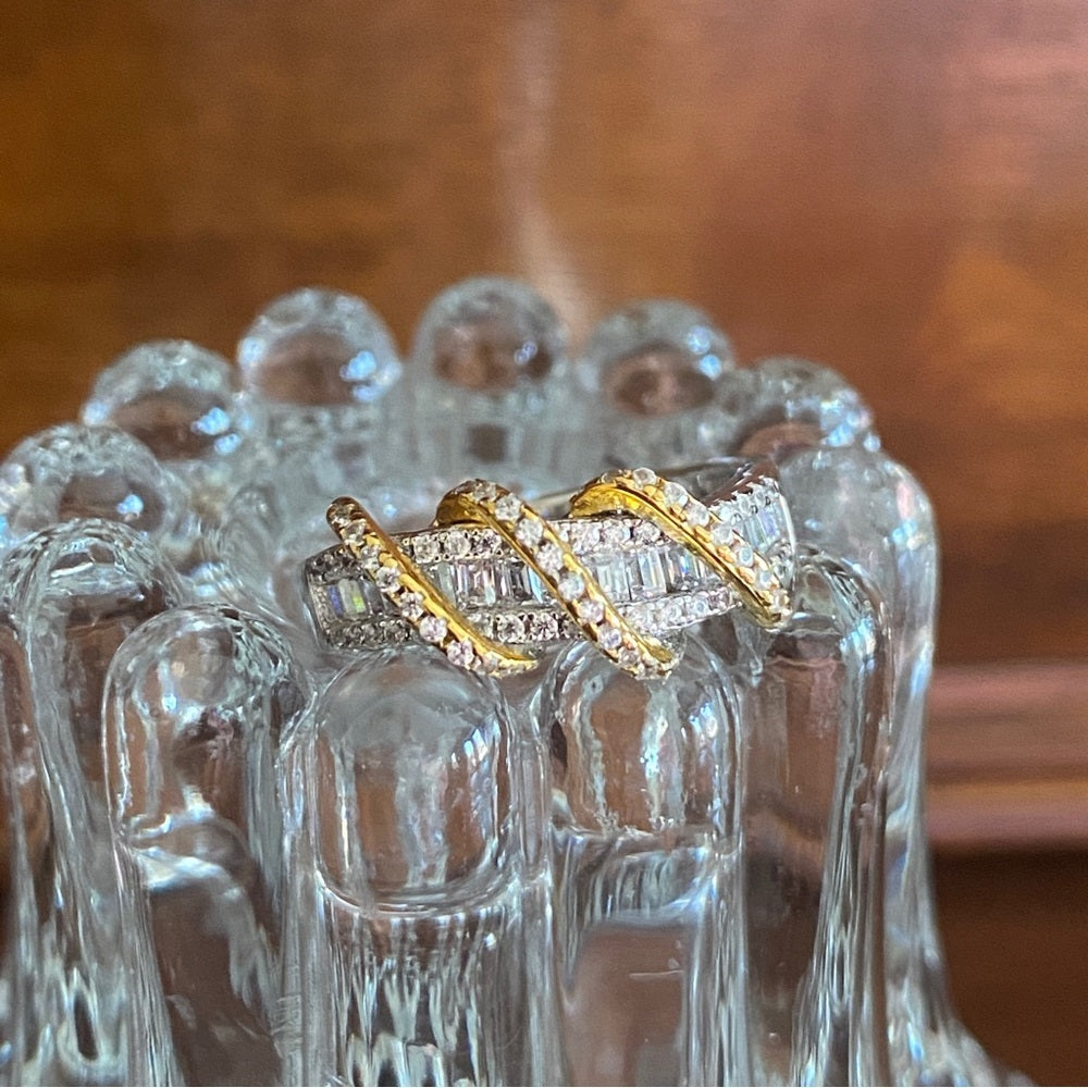 Stunning 14k Yellow Gold & 925 Sterling Silver CZ Stone Intricate Modernist Ring