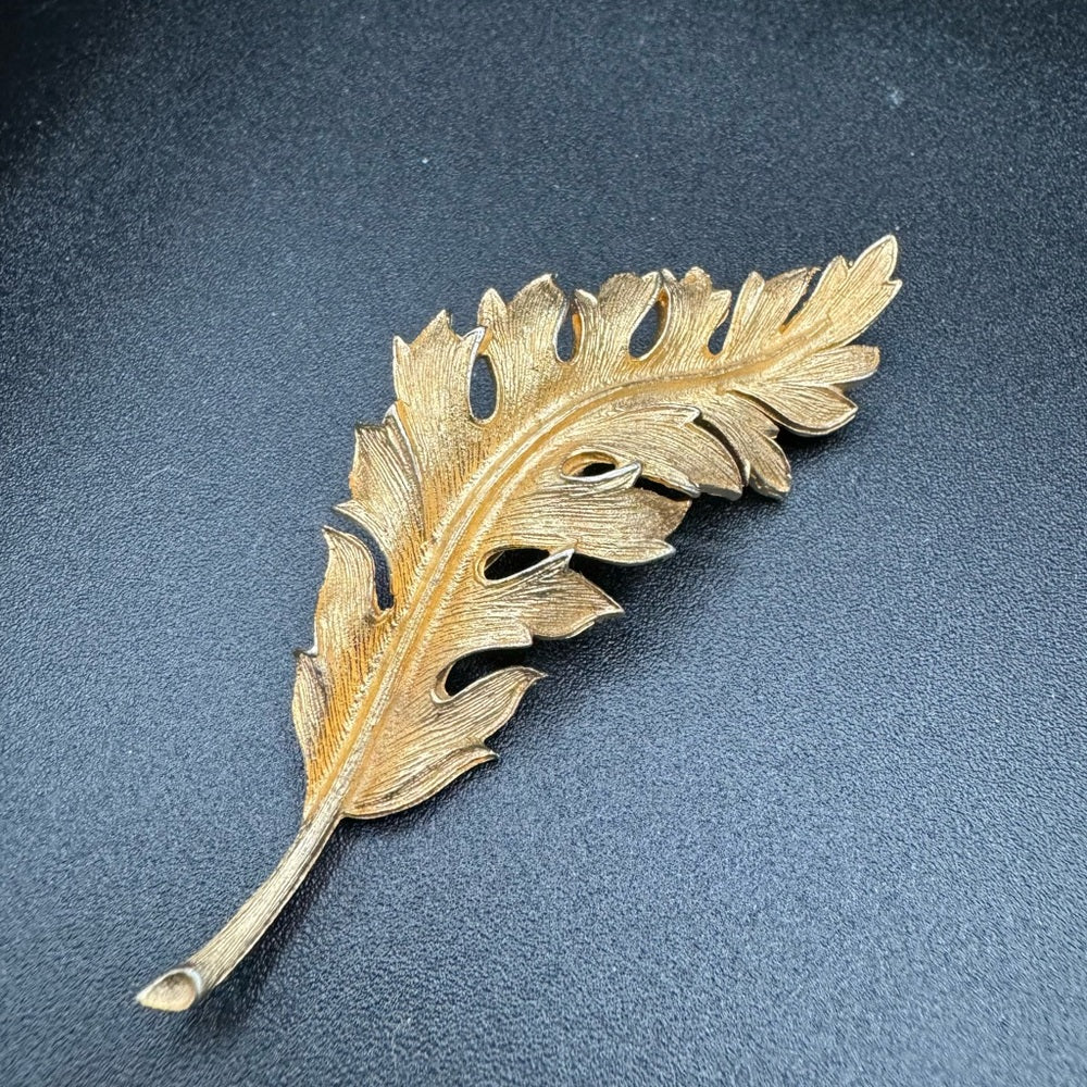 Vintage Coro 1961 Gold Tone Textured Leaf Brooch
