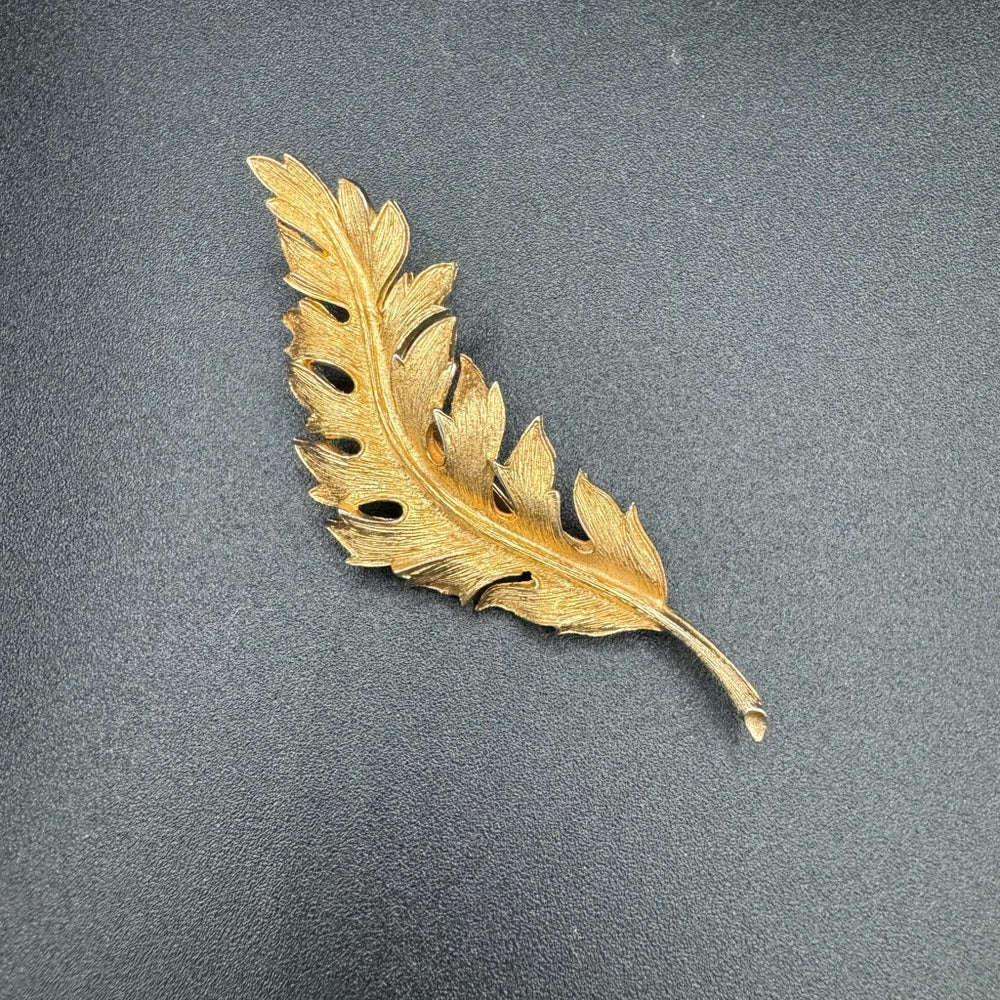 Vintage Coro 1961 Gold Tone Textured Leaf Brooch