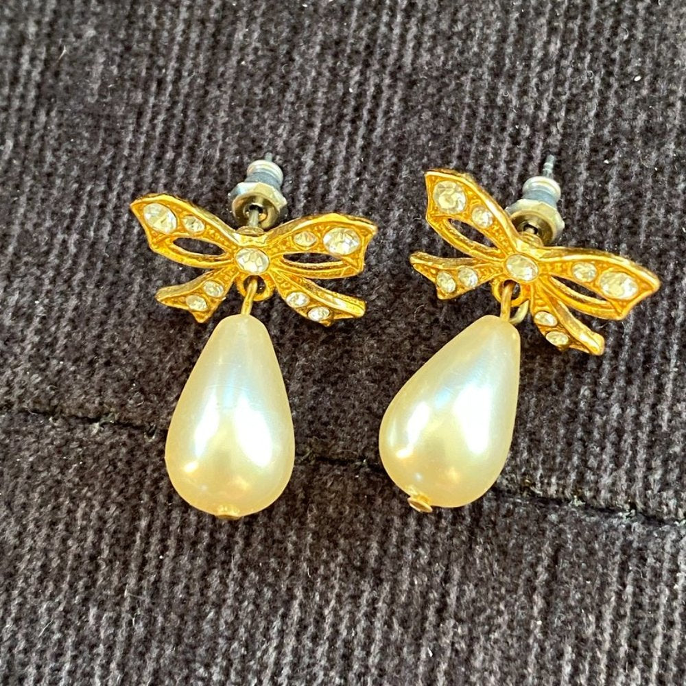 Vintage Gold Tone Rhinestone Bow and Drop Pearl Pierced Earrings New