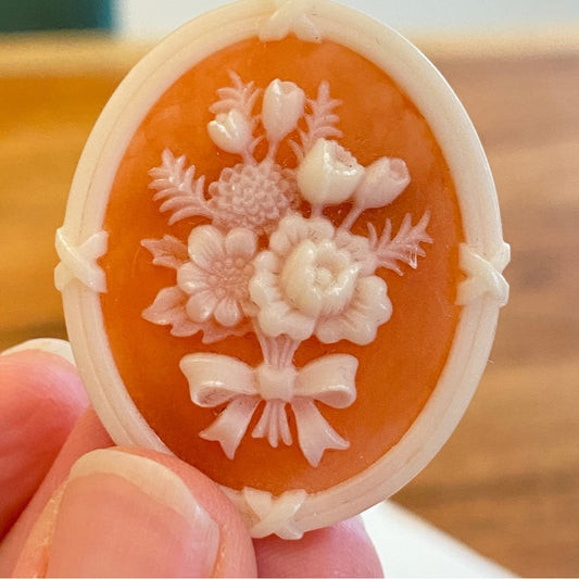 Vintage 80s Signed Avon Floral Cameo Brooch Resin collectible