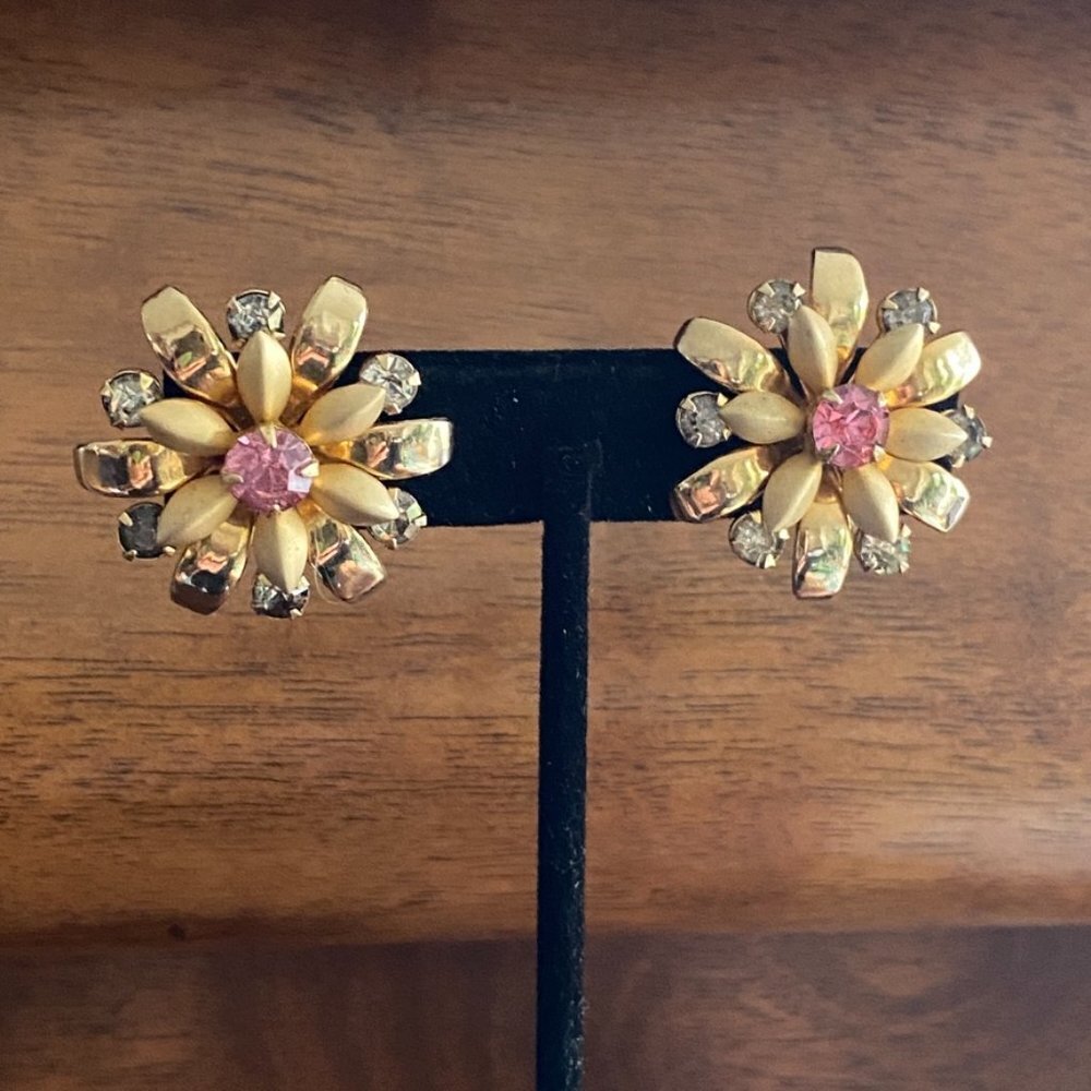Vintage Flower Rhinestone and Gold Screwback Earrings