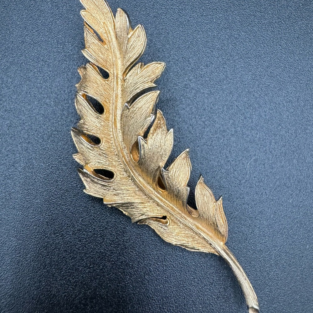 Vintage Coro 1961 Gold Tone Textured Leaf Brooch