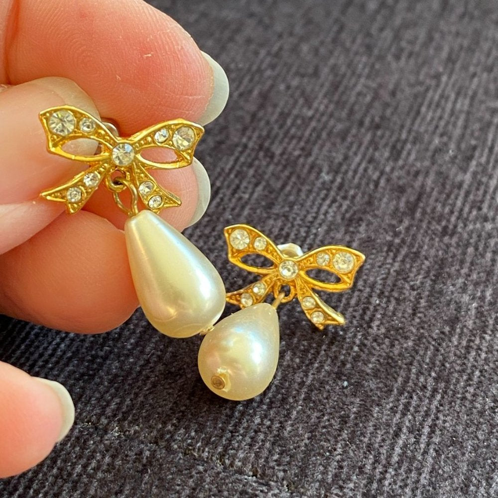 Vintage Gold Tone Rhinestone Bow and Drop Pearl Pierced Earrings New