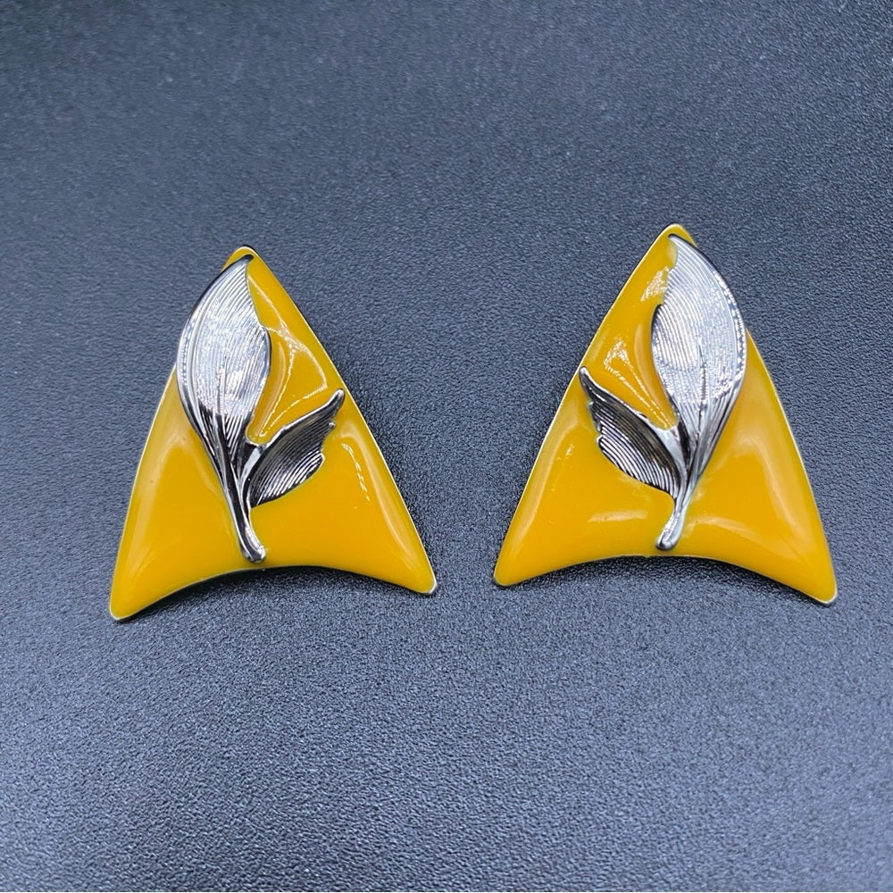 Retro Mod Earrings in Yellow Enamel and Floral Motif