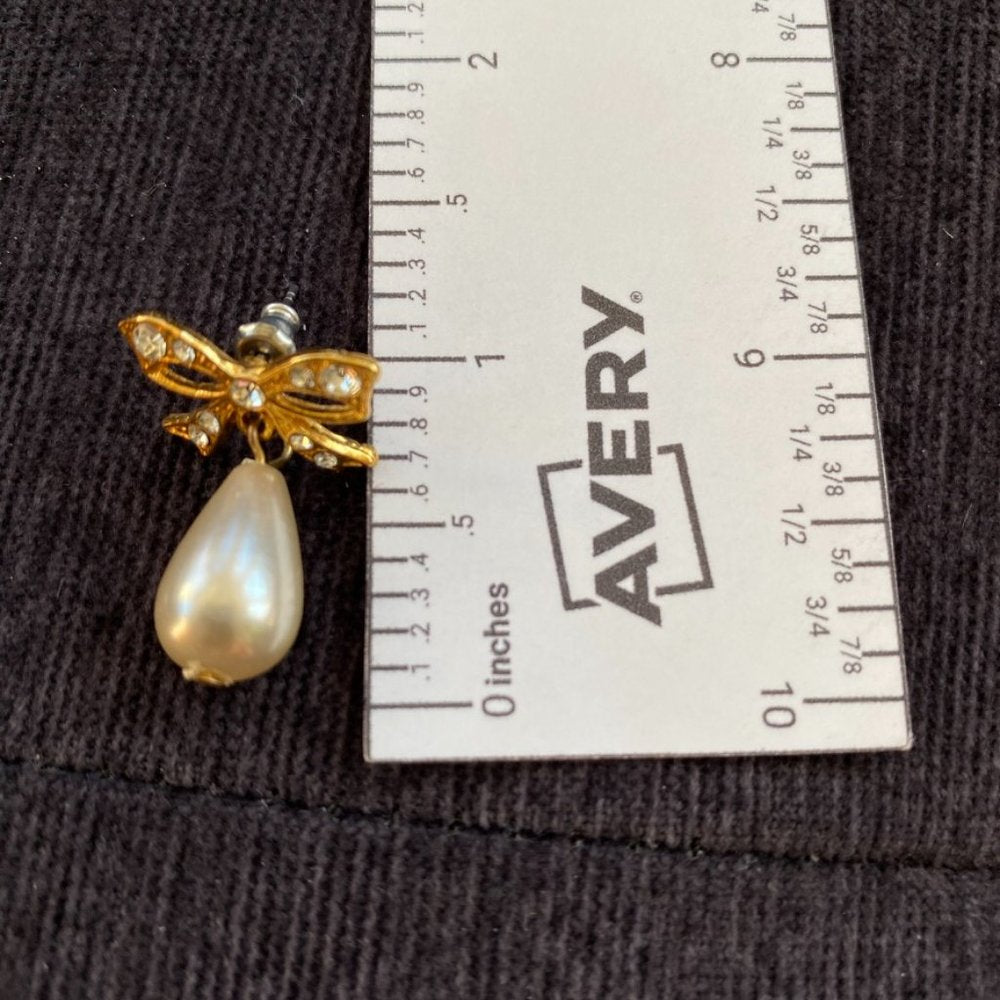 Vintage Gold Tone Rhinestone Bow and Drop Pearl Pierced Earrings New
