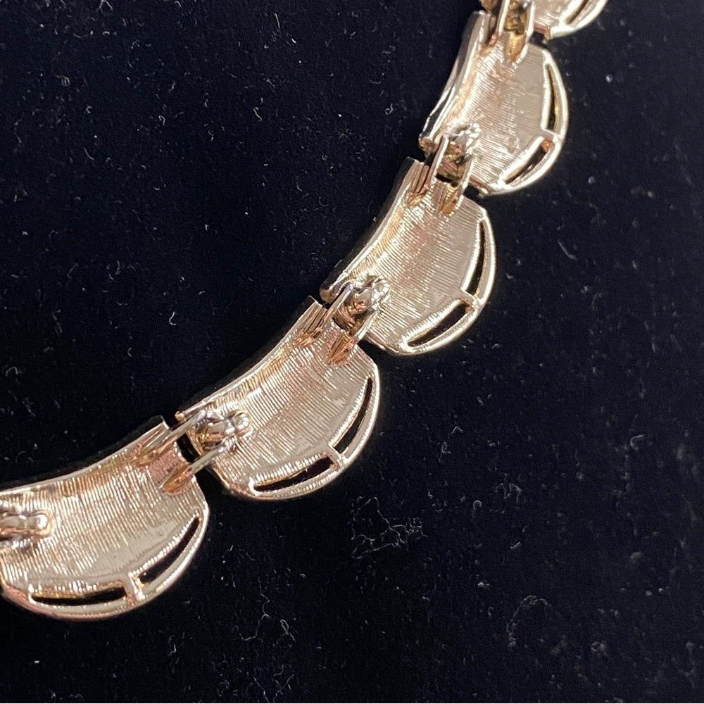 Vintage Coro Script Gold-Tone Scalloped Linked Necklace with Braided Detail 17”