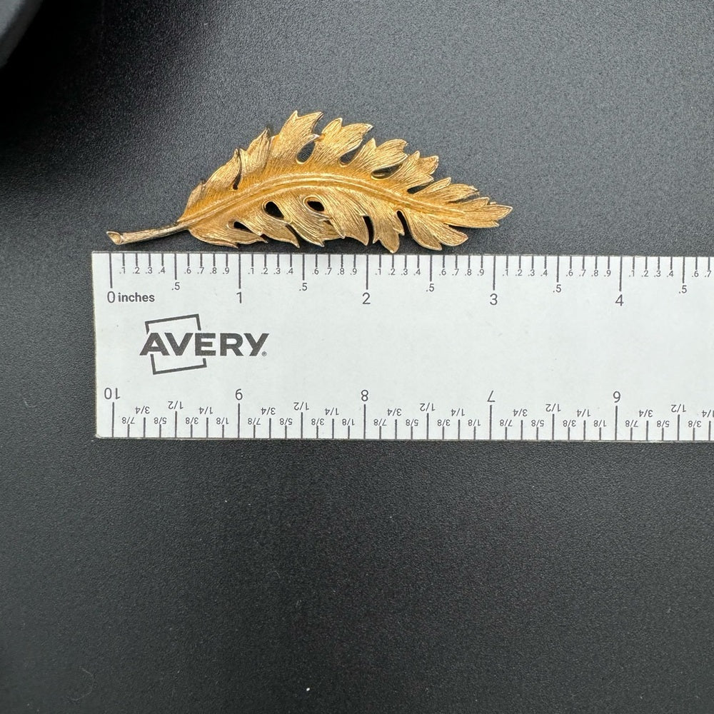 Vintage Coro 1961 Gold Tone Textured Leaf Brooch