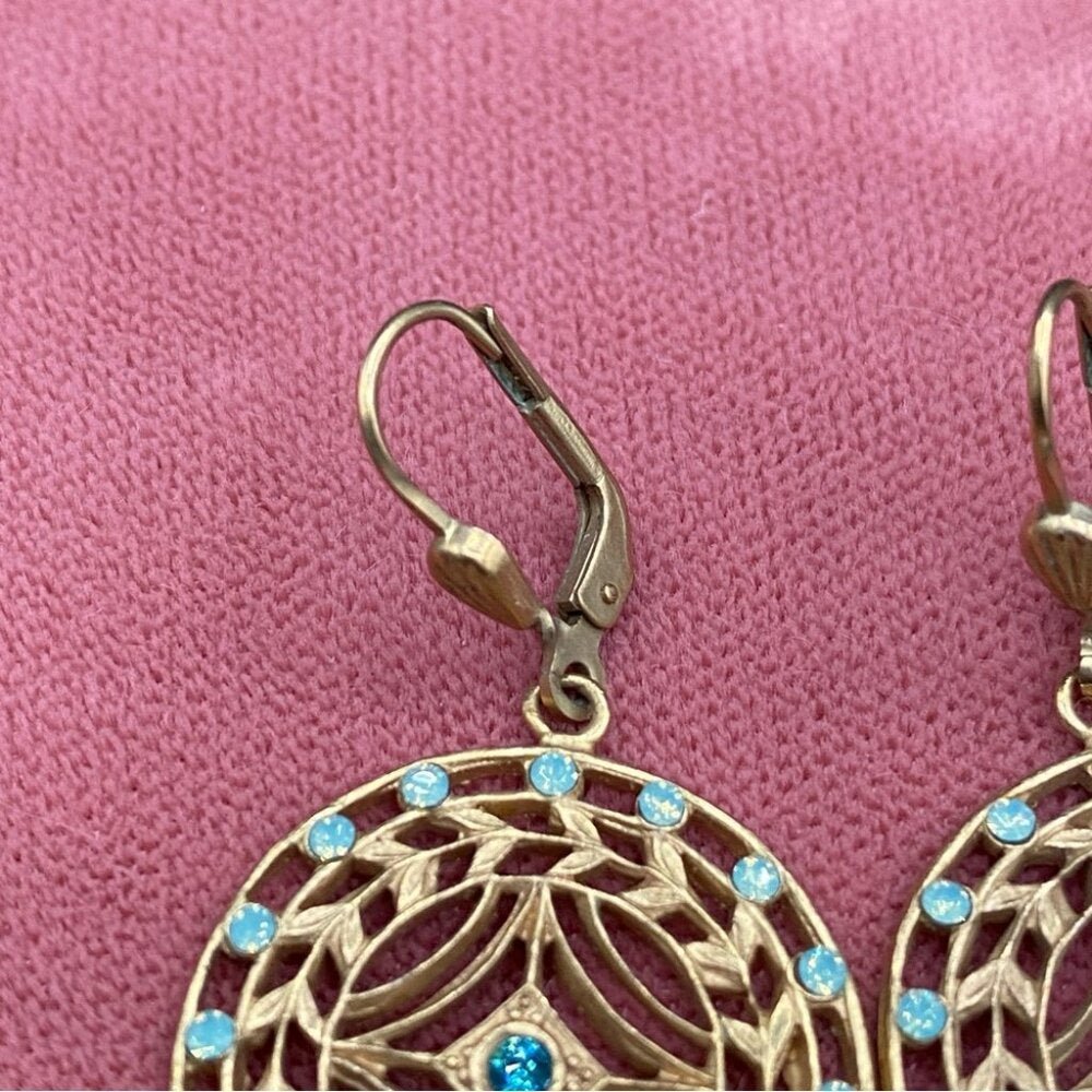 EarringsElegant Gold Tone Ornate Filigree Earrings - Blue Ruby