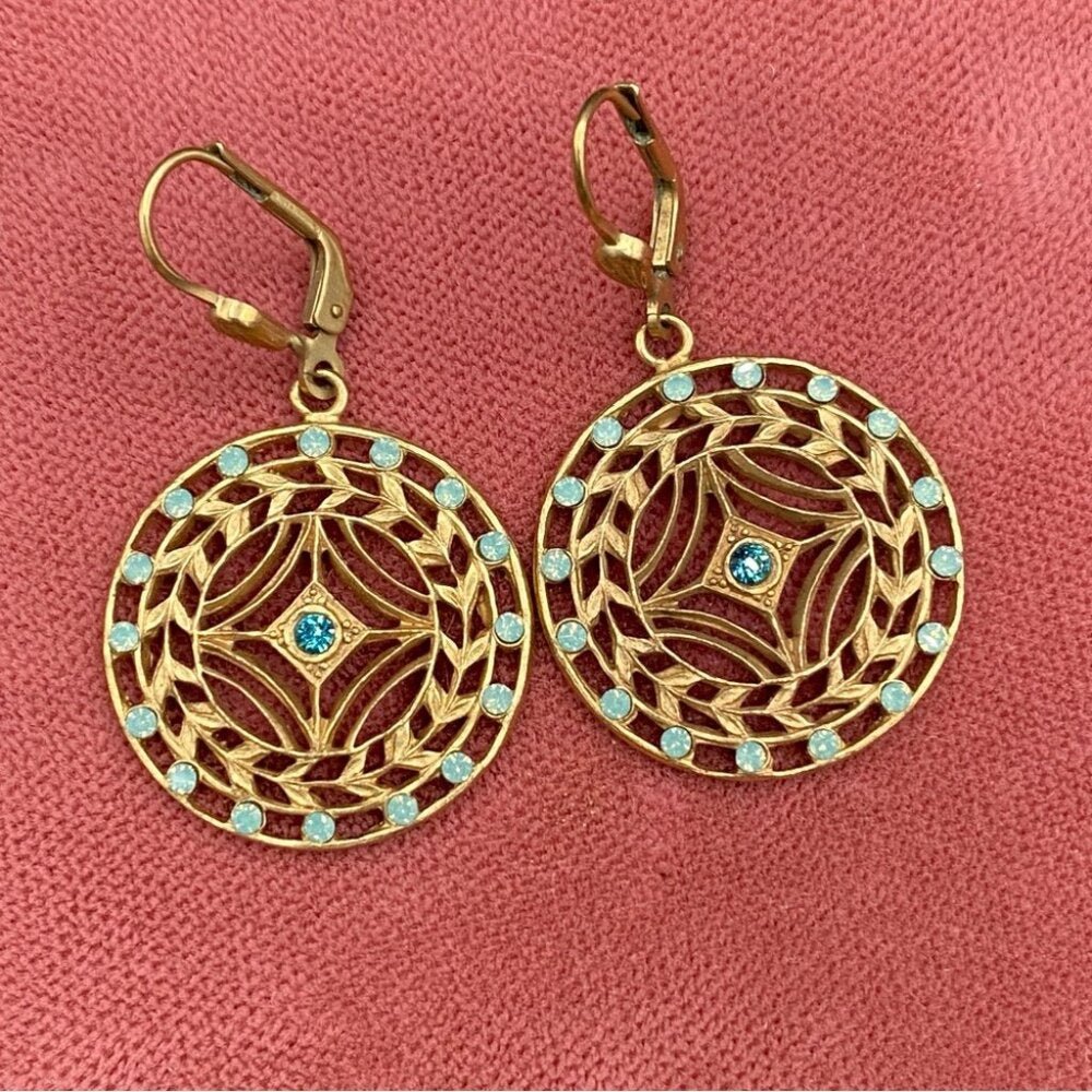 EarringsElegant Gold Tone Ornate Filigree Earrings - Blue Ruby