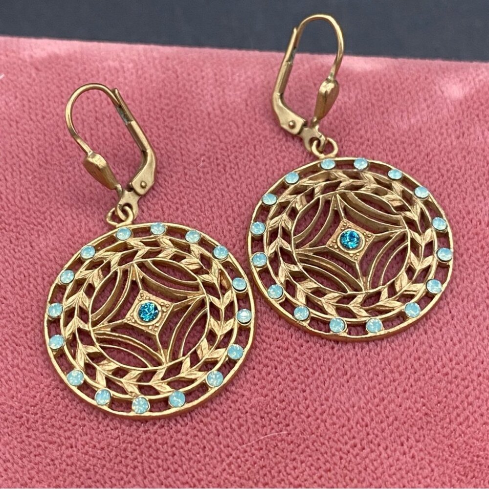 EarringsElegant Gold Tone Ornate Filigree Earrings - Blue Ruby