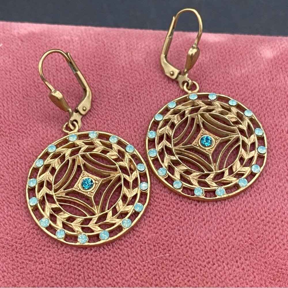 EarringsElegant Gold Tone Ornate Filigree Earrings - Blue Ruby