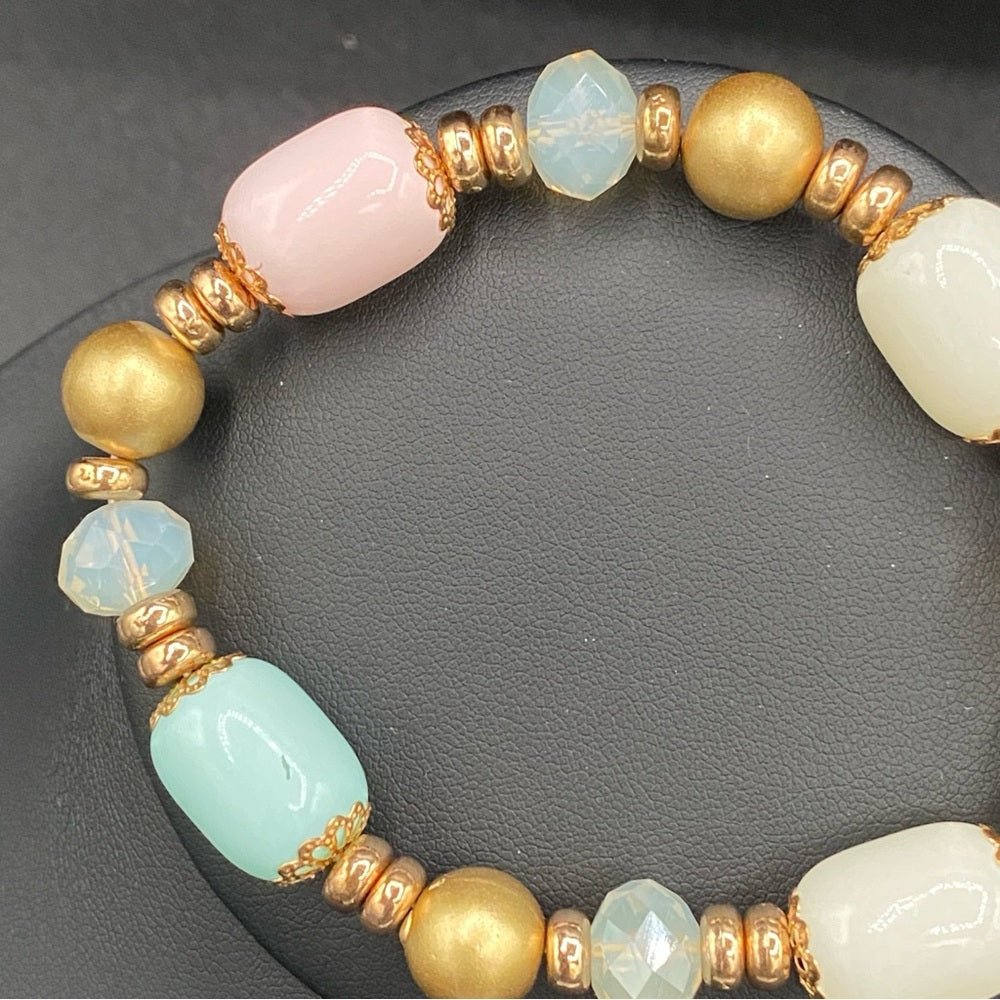BraceletFeminine Pastel Glass Bead Stretch Bracelet — Baby Blue & Pink