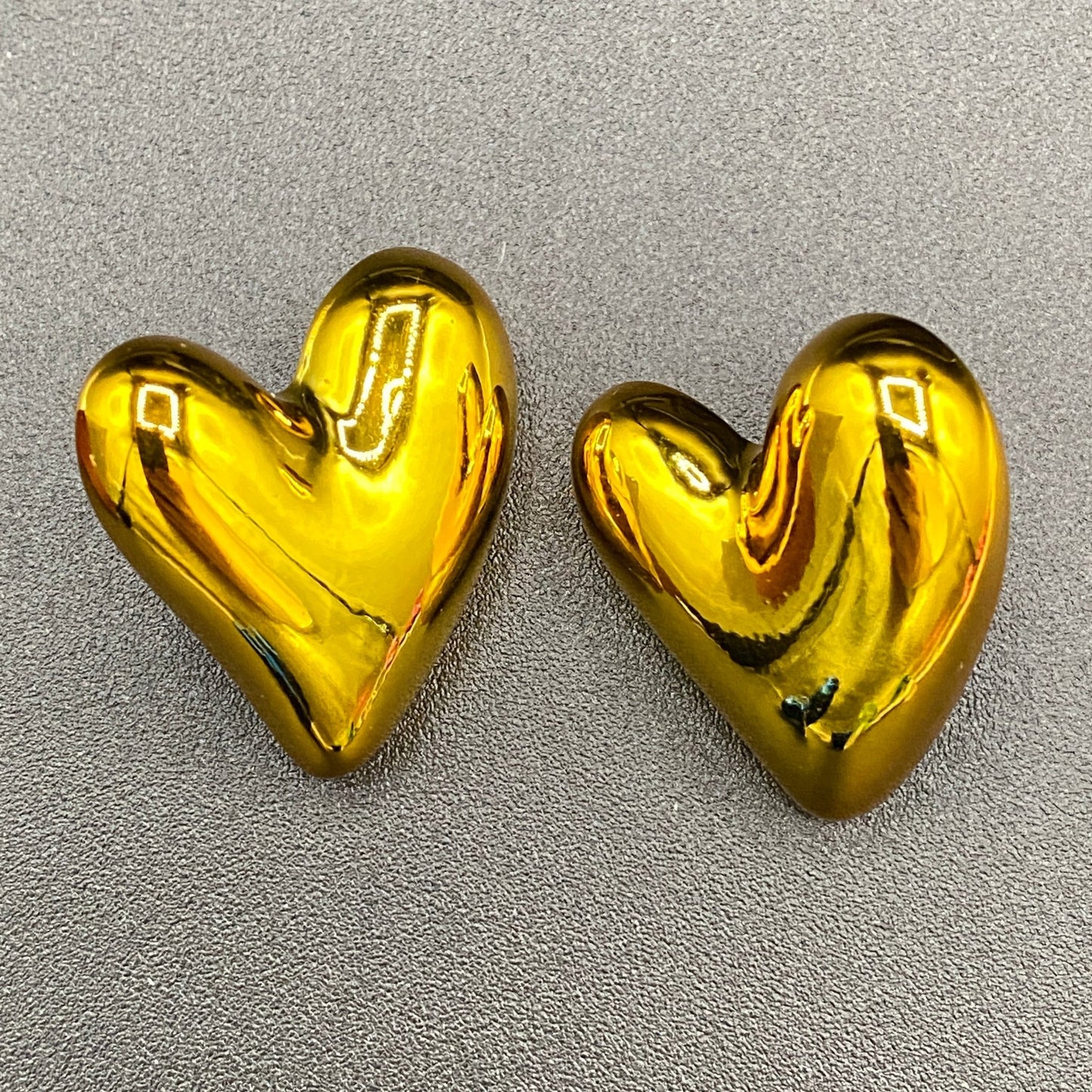 EarringsFoil Balloon-Style Witch's Heart Stud Earrings