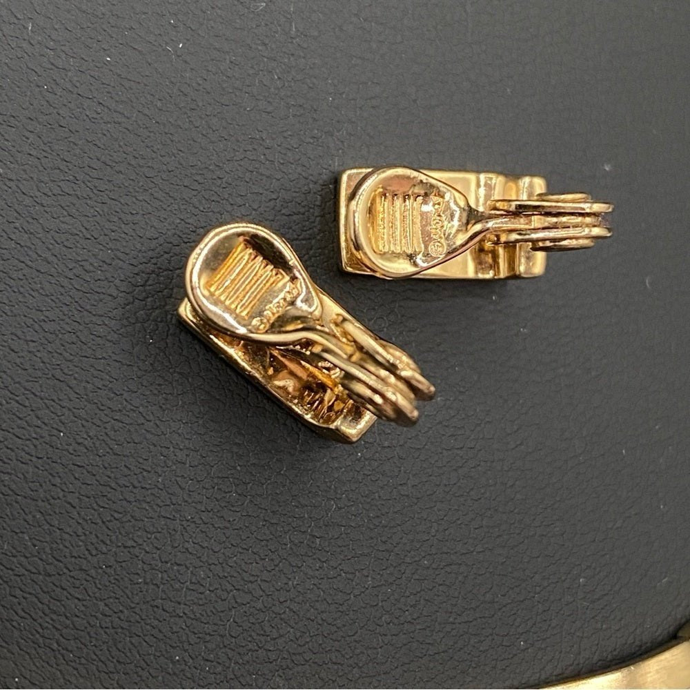 SetsMonet Vintage Gold Tone Link Necklace and Clip On Earrings with Sparkly Accent