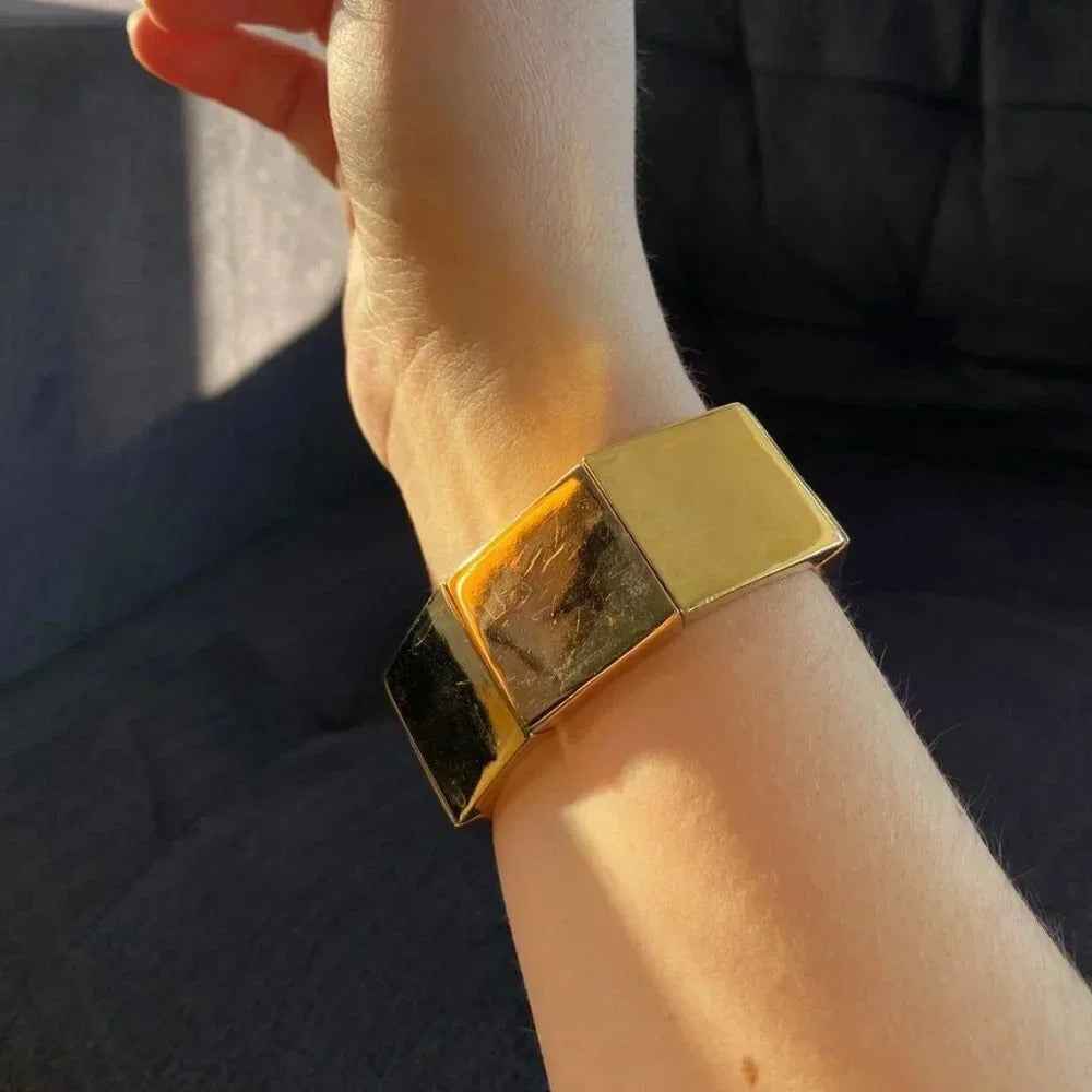 BraceletNine West Chunky Gold-Tone "Mob Wife" Stretch Bracelet