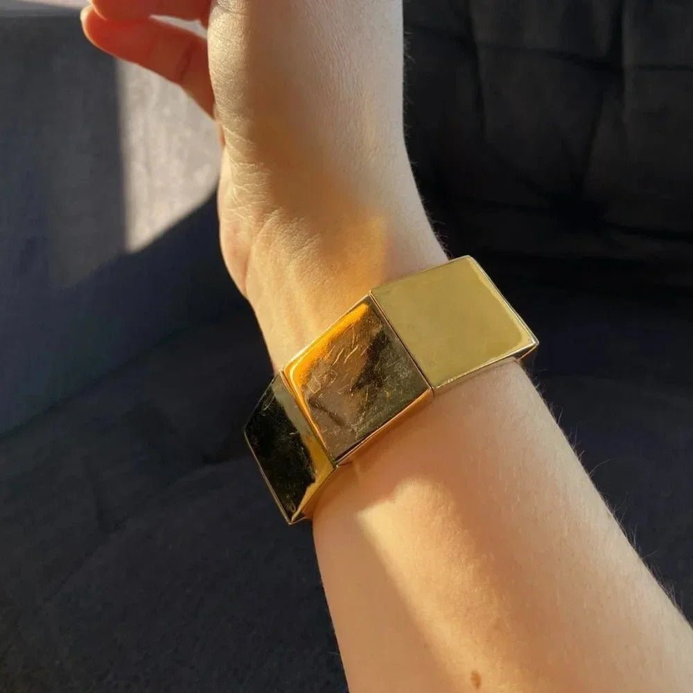 BraceletNine West Chunky Gold-Tone "Mob Wife" Stretch Bracelet