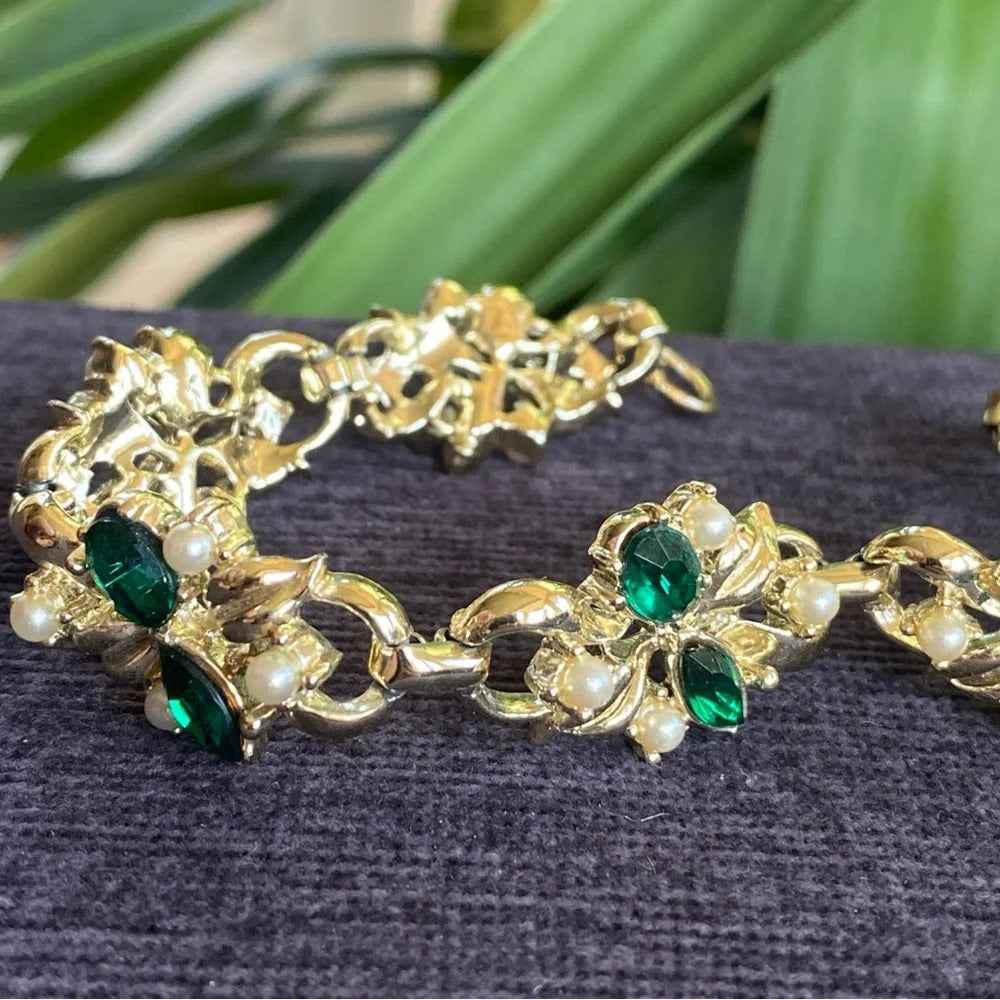 BraceletOrnate Emerald & Faux Pearl Victorian-Inspired Gold-Tone Bracelet