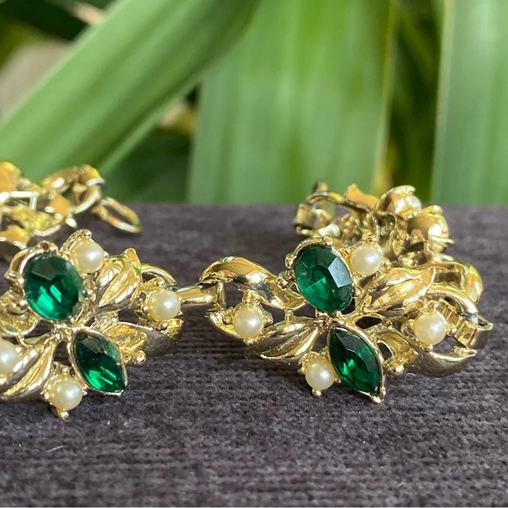 BraceletOrnate Emerald & Faux Pearl Victorian-Inspired Gold-Tone Bracelet
