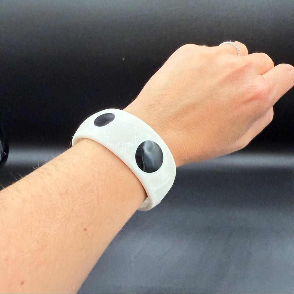 BraceletPolka Dot Black & White Plastic Bangle Bracelet