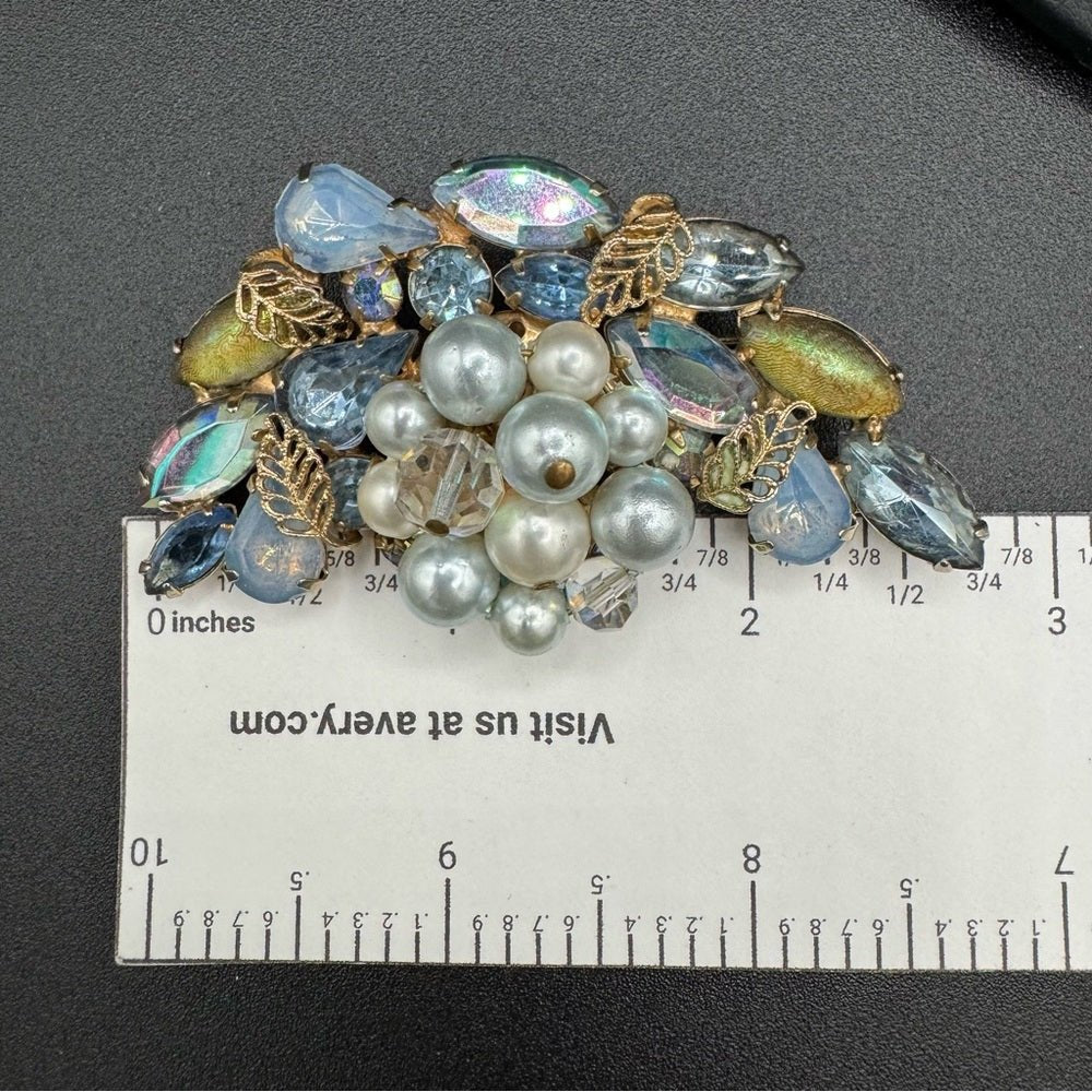 BroochesStunning Blue and Gold Tone Faux Pearl Brooch with Crystal Beads