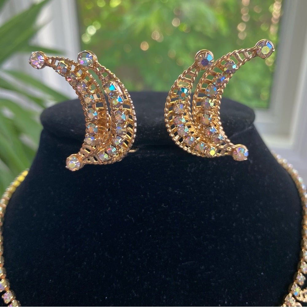 SetsStunning Crystal Rhinestone and Pearl Glitzy Bib Necklace and Earring Set