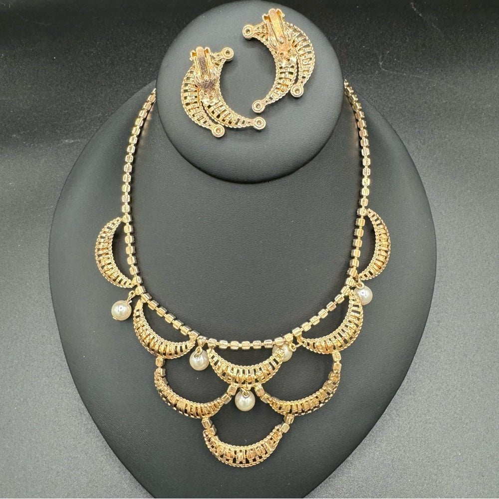 SetsStunning Crystal Rhinestone and Pearl Glitzy Bib Necklace and Earring Set