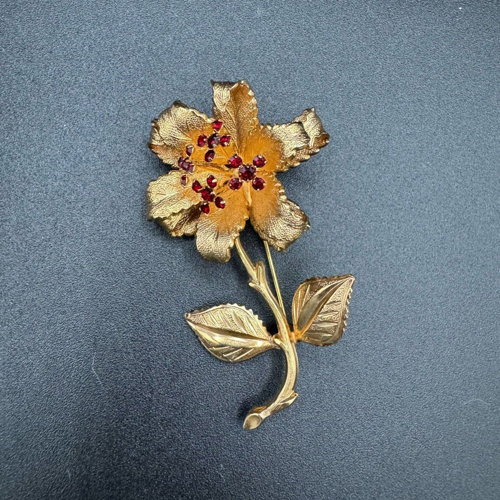 BroochesTrembler Flower Brooch with Red Rhinestone Pistil Centre
