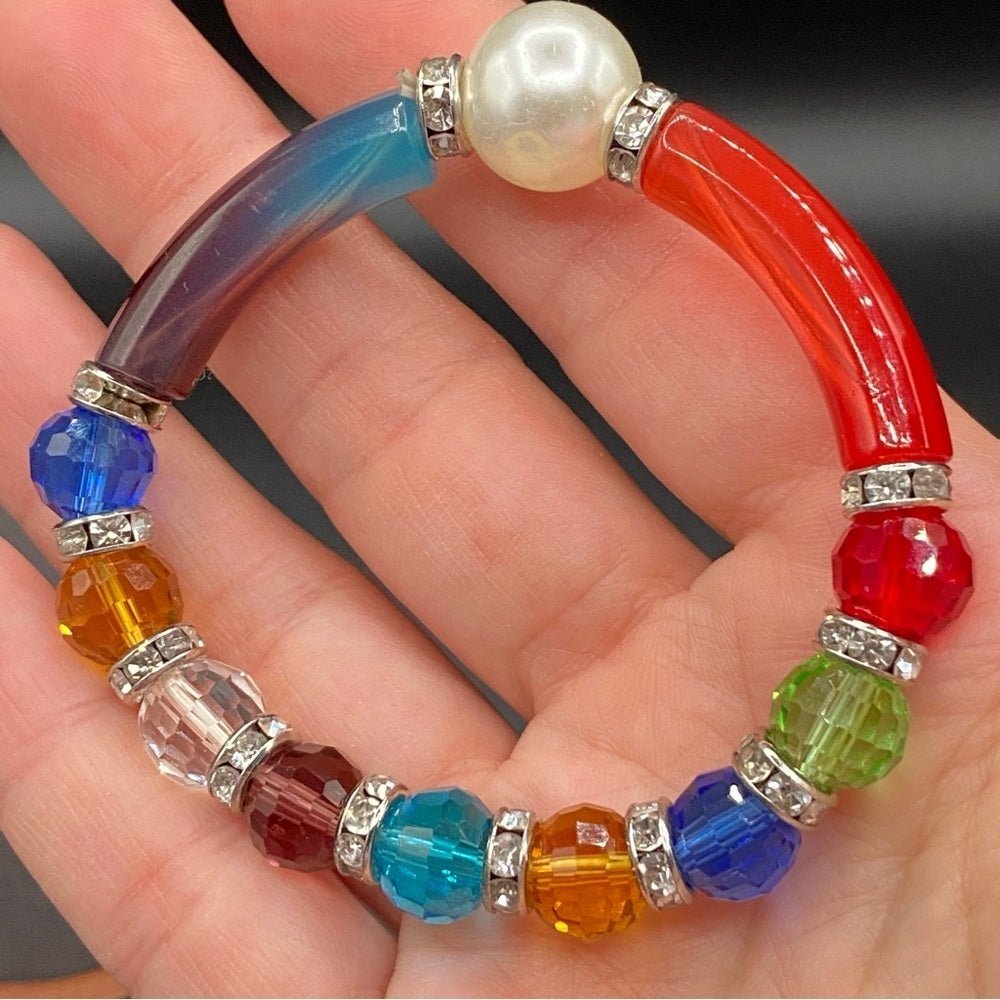 BraceletVibrant Crystal & Ombré Lucite Y2K Stretch Bracelet