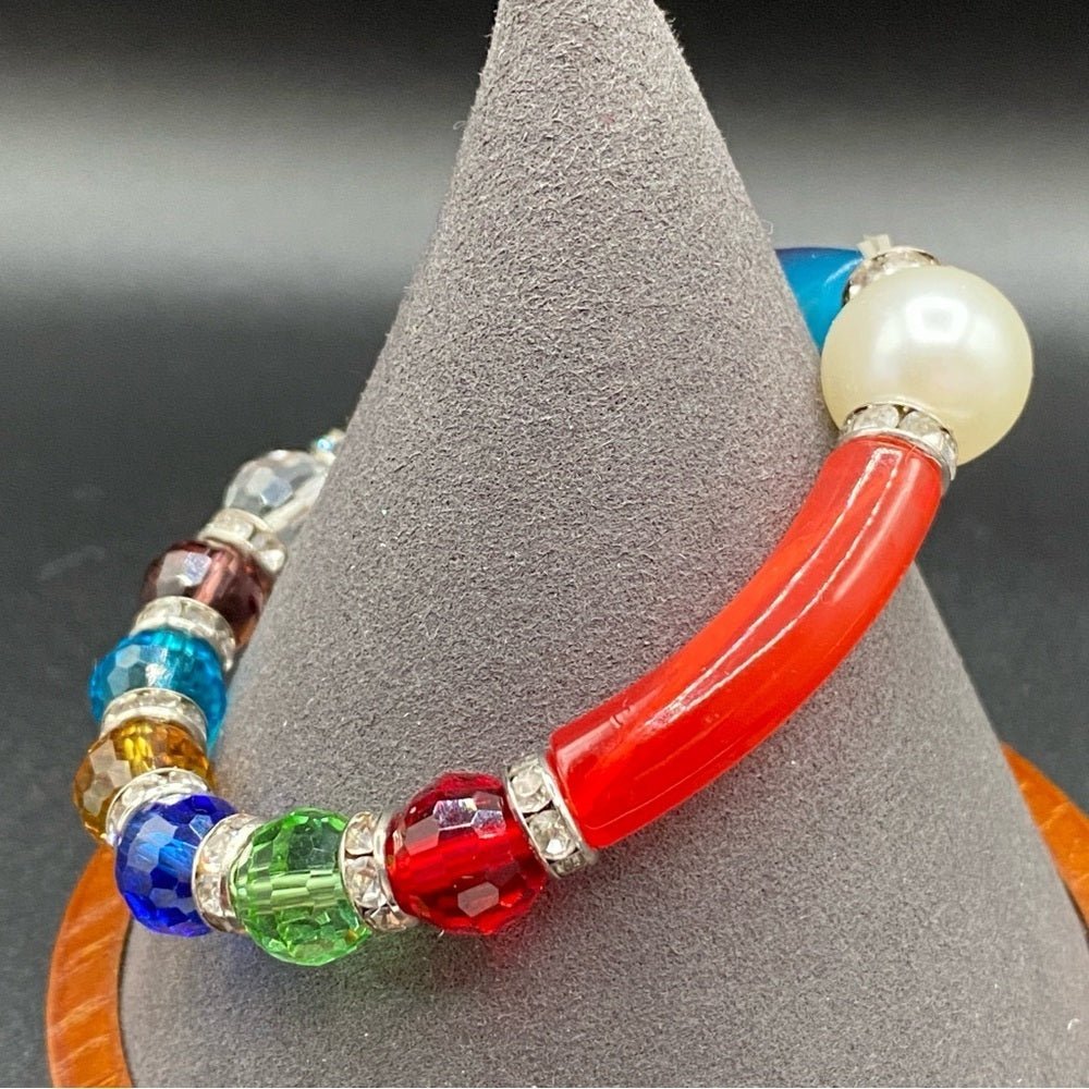 BraceletVibrant Crystal & Ombré Lucite Y2K Stretch Bracelet