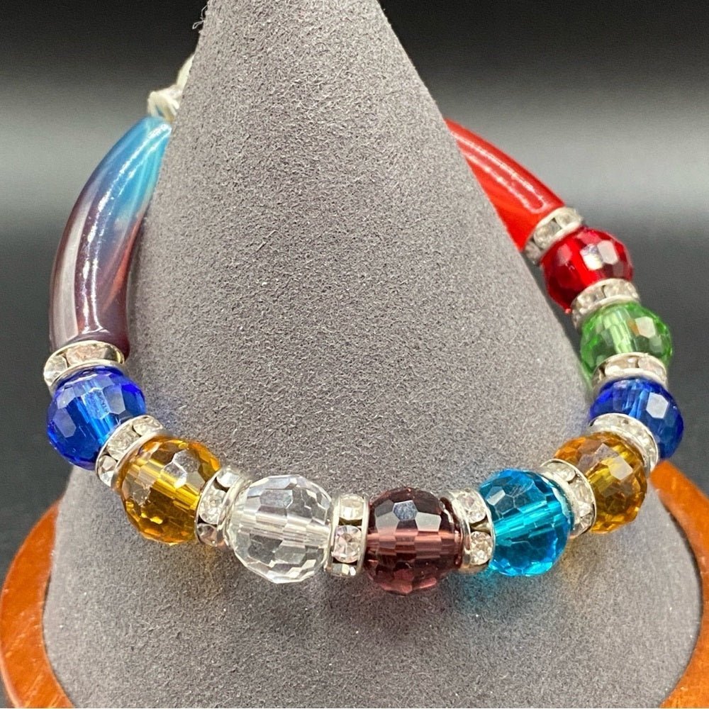 BraceletVibrant Crystal & Ombré Lucite Y2K Stretch Bracelet
