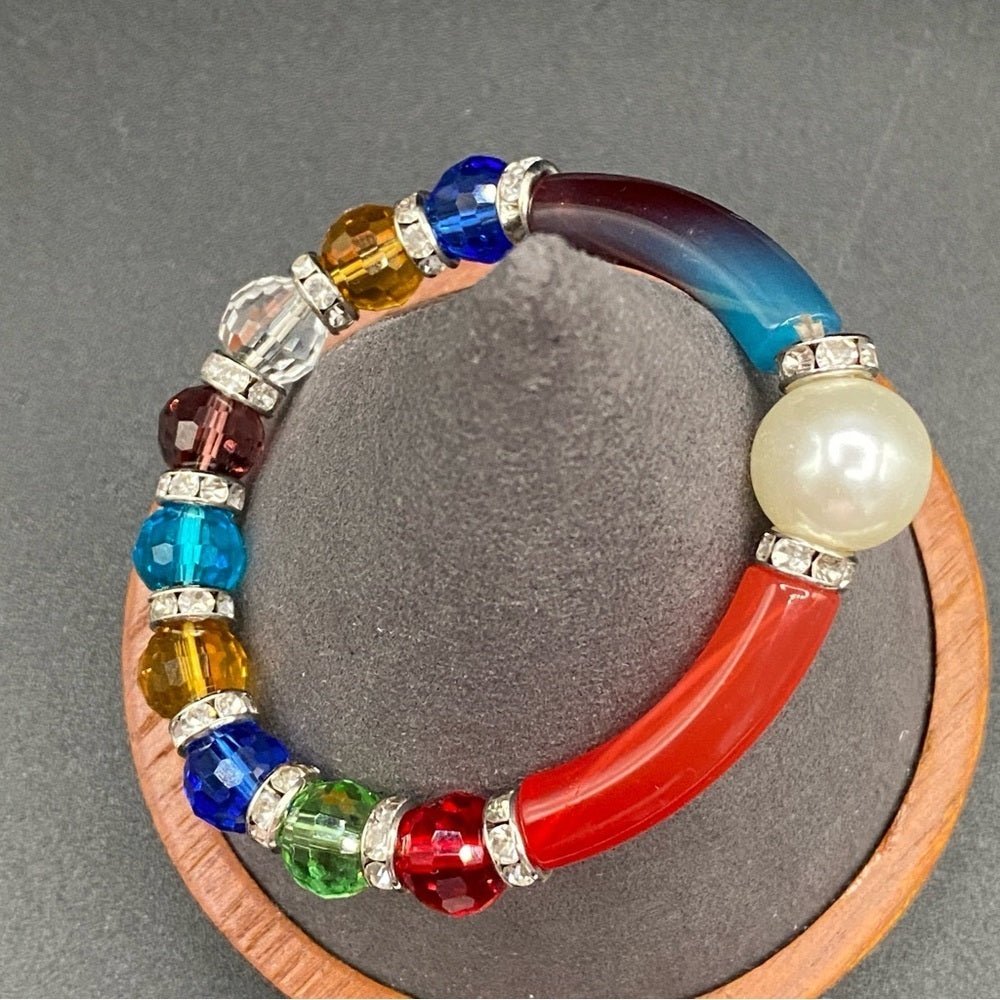 BraceletVibrant Crystal & Ombré Lucite Y2K Stretch Bracelet