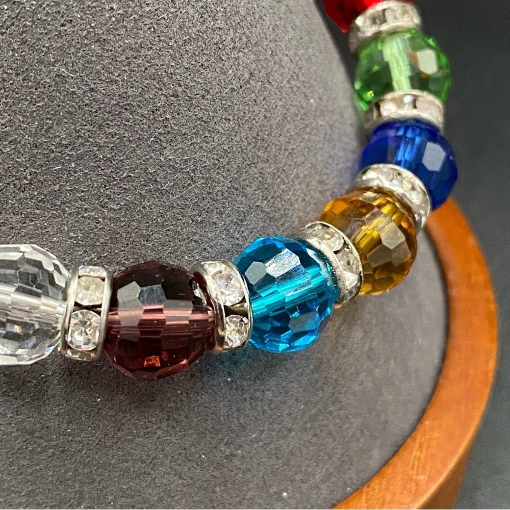 BraceletVibrant Crystal & Ombré Lucite Y2K Stretch Bracelet