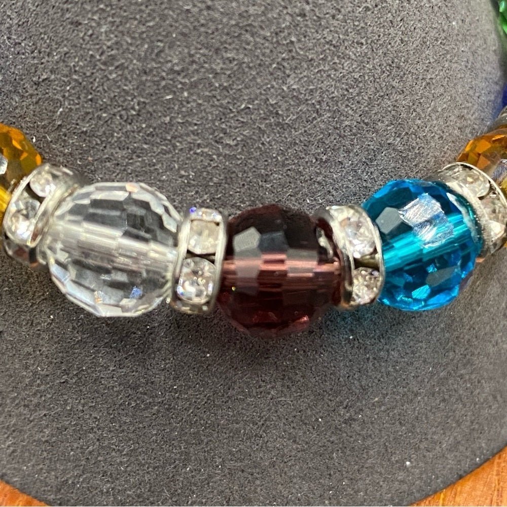 BraceletVibrant Crystal & Ombré Lucite Y2K Stretch Bracelet