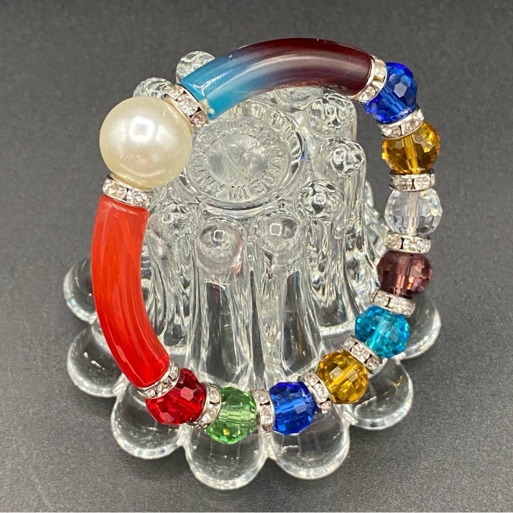 BraceletVibrant Crystal & Ombré Lucite Y2K Stretch Bracelet