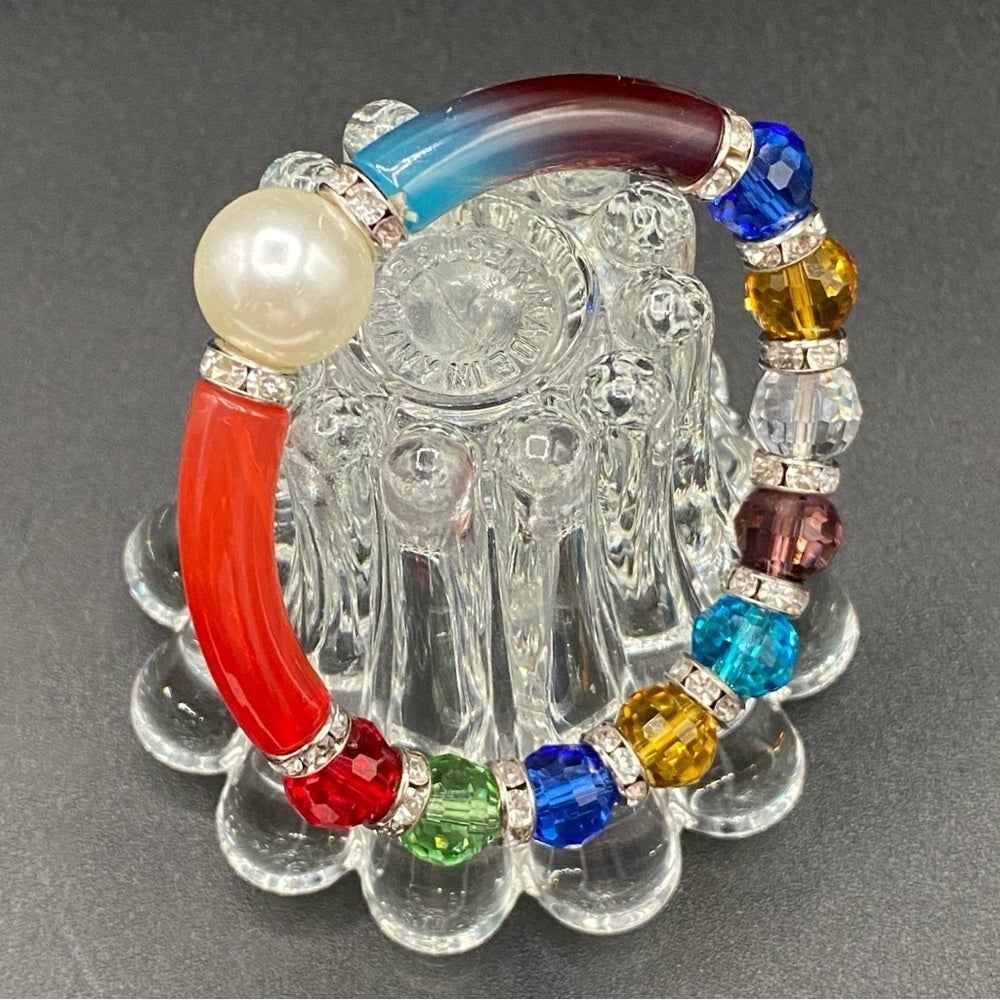 BraceletVibrant Crystal & Ombré Lucite Y2K Stretch Bracelet