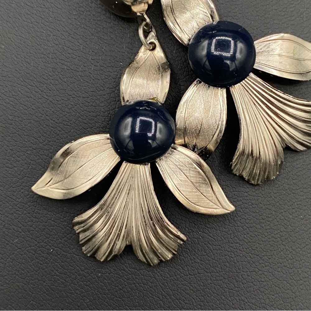 EarringsVintage 1950s Fleur-de-Lis Drop Earrings with Navy Cabochon