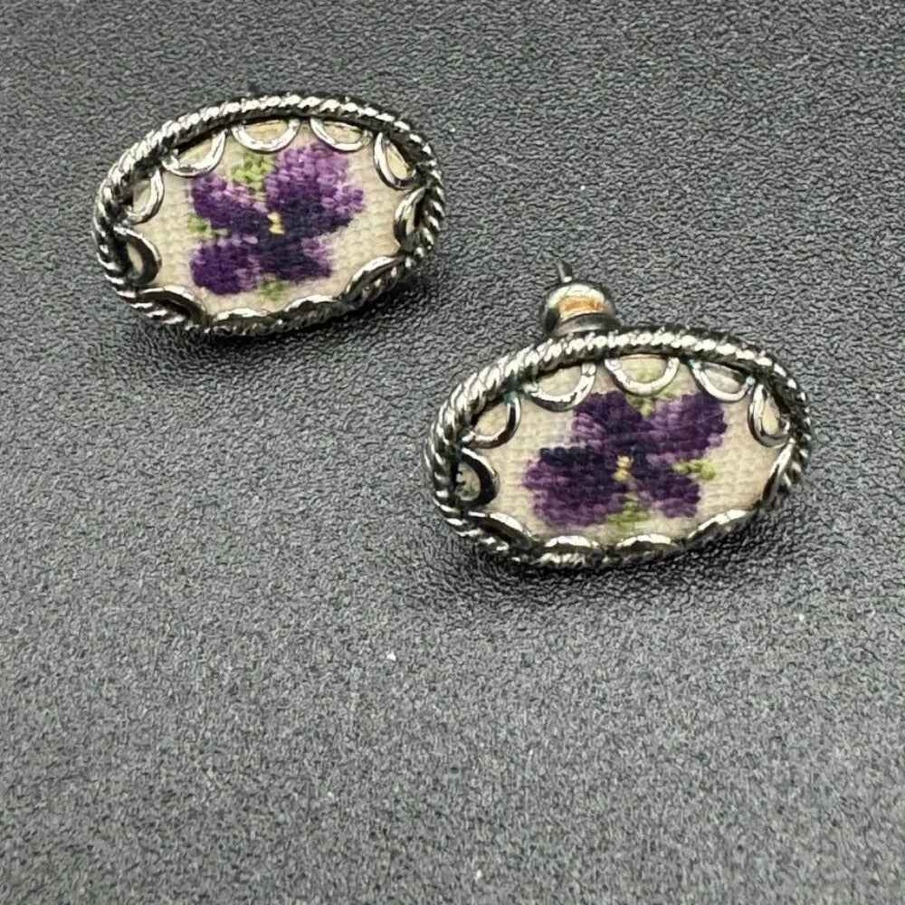 EarringsVintage 1950s Hand Embroidered Purple Pansy Needlepoint Stud Earrings