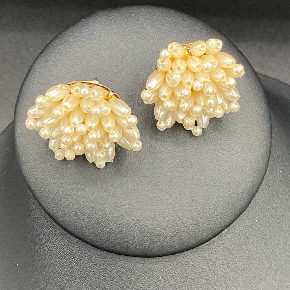 EarringsVintage 1950s/60s Faux Pearl Cluster Flower Stud Earrings