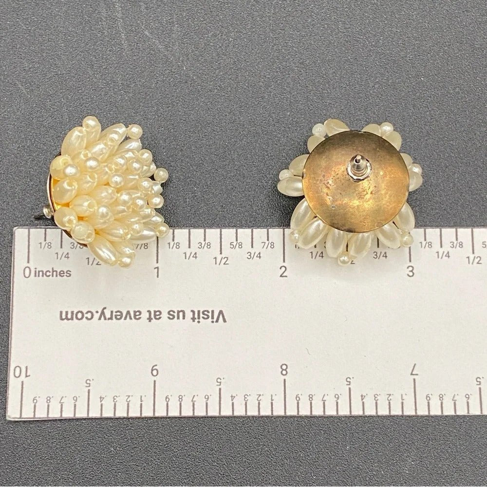 EarringsVintage 1950s/60s Faux Pearl Cluster Flower Stud Earrings
