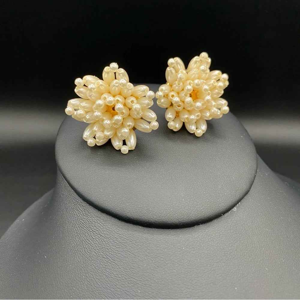 EarringsVintage 1950s/60s Faux Pearl Cluster Flower Stud Earrings