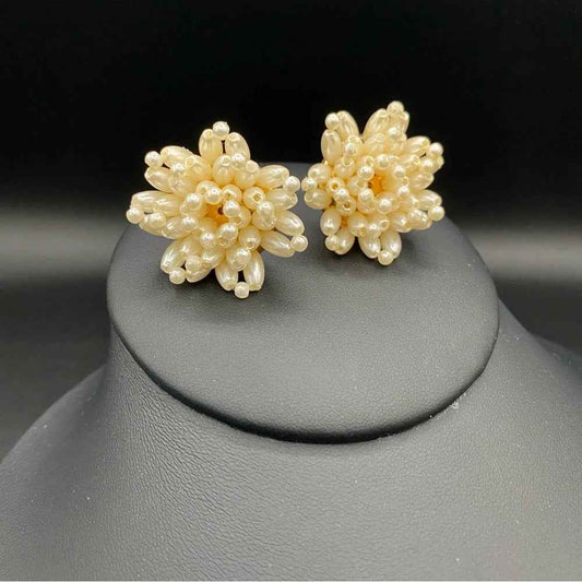 EarringsVintage 1950s/60s Faux Pearl Cluster Flower Stud Earrings