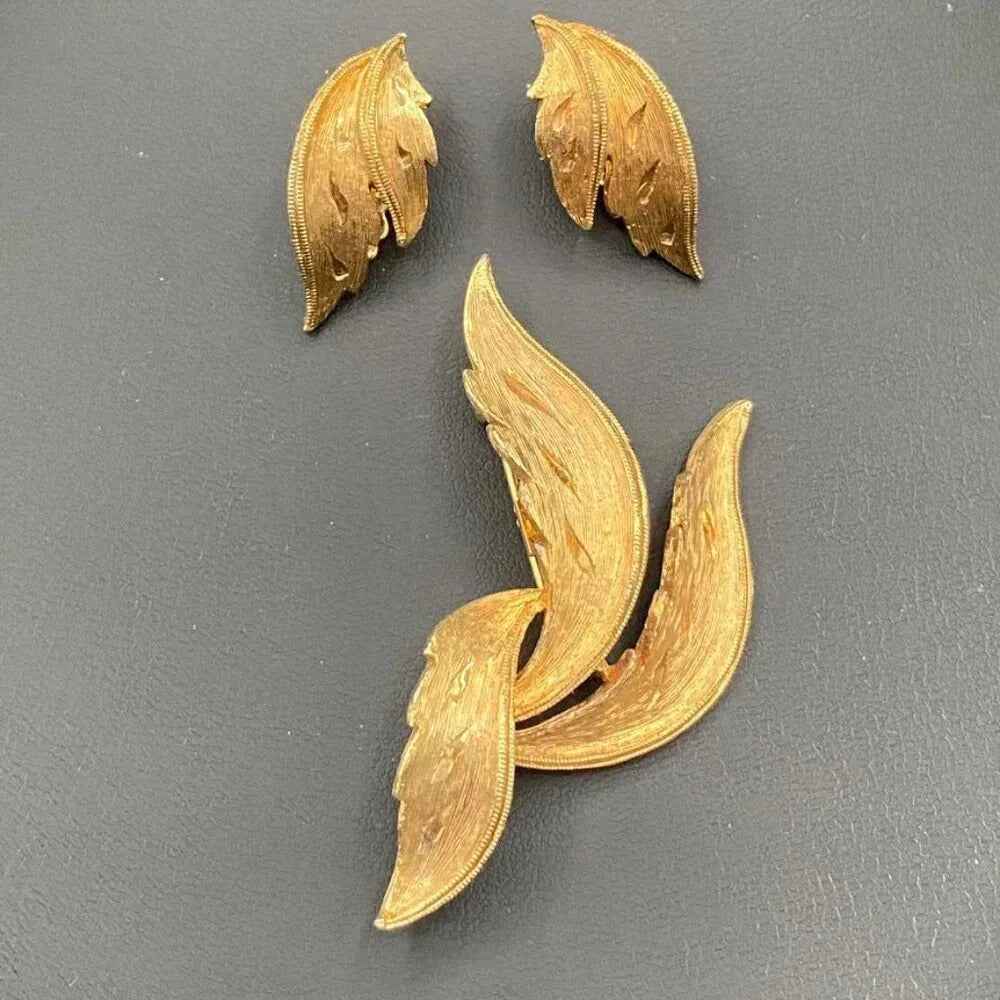 SetsVintage 60s JJ Textured Gold Tone Gilt Leaf Set Brooch and Clip On Earrings