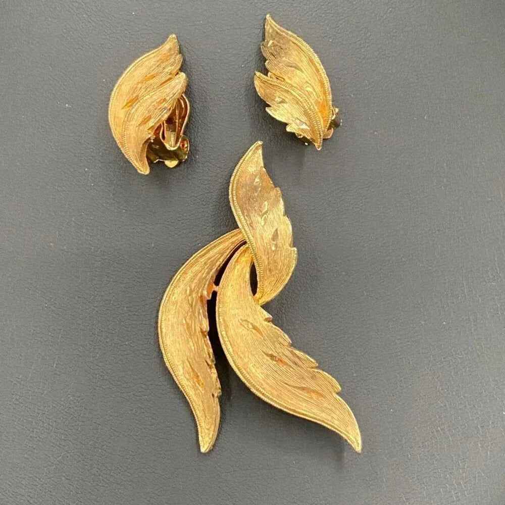 SetsVintage 60s JJ Textured Gold Tone Gilt Leaf Set Brooch and Clip On Earrings