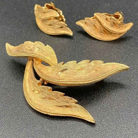 SetsVintage 60s JJ Textured Gold Tone Gilt Leaf Set Brooch and Clip On Earrings