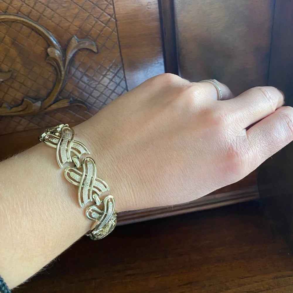 BraceletVintage 80s Runway Style Gold-Tone Braided X-Link Bracelet